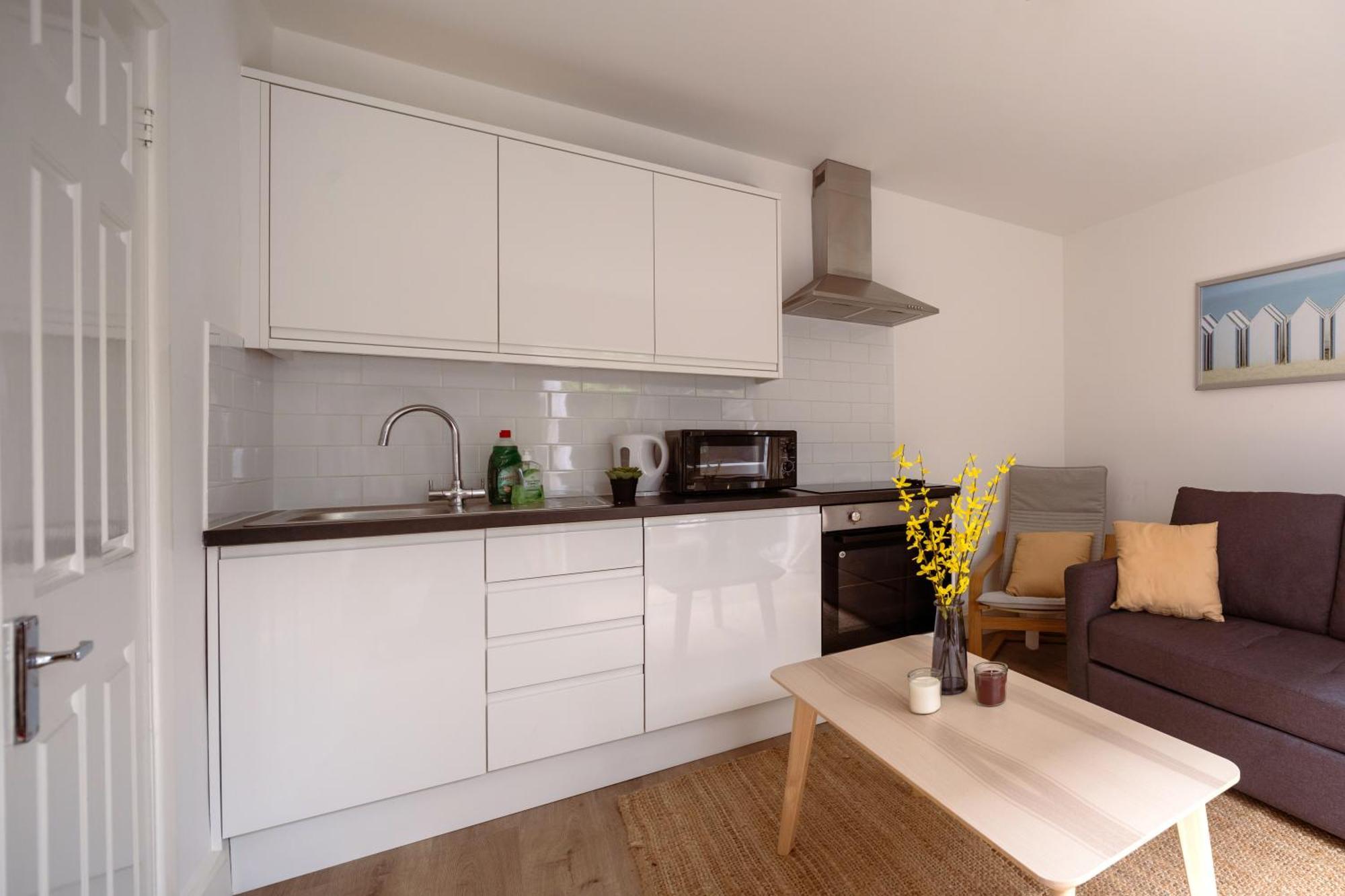 Guildford Town Centre With Parking Apartment Bagian luar foto